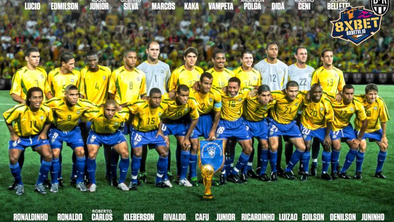 Bộ đôi Cafu và Roberto Carlos liên tục leo biên